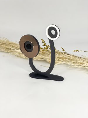 Επιτραπέζιο Μαύρο ακρυλικό γλυπτό με δύο κυκλικούς δίσκους ματιών, λευκό και μπρονζέ με βάση