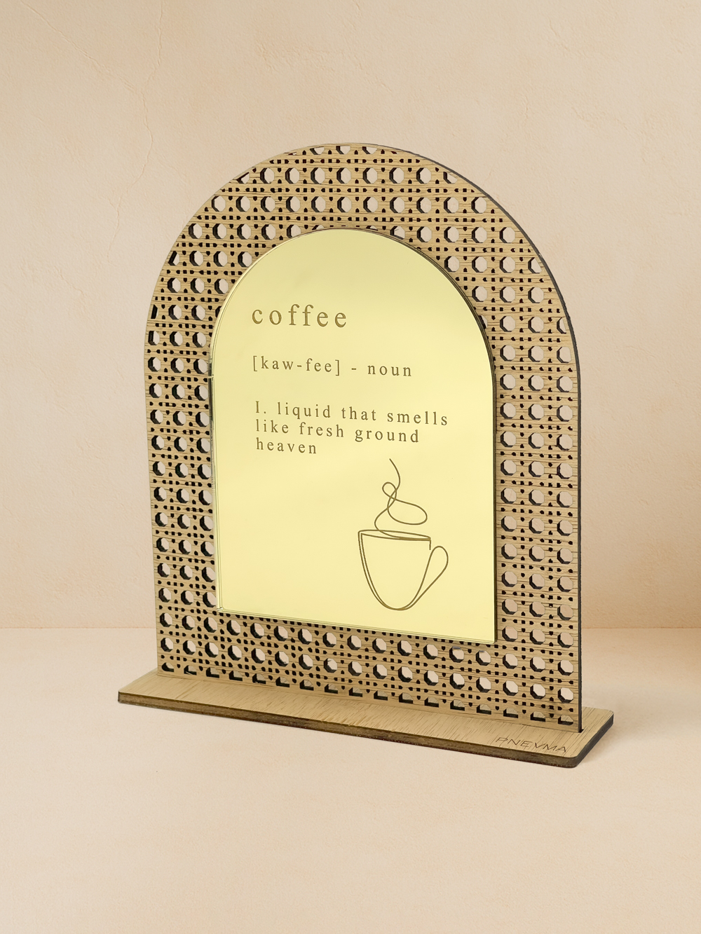 Ξύλινο επιτραπέζιο διακοσμητικό με μοτίβο rattan και καθρέπτη, χαραγμένο ορισμό καφέ και σχέδιο αχνιστής κούπας.