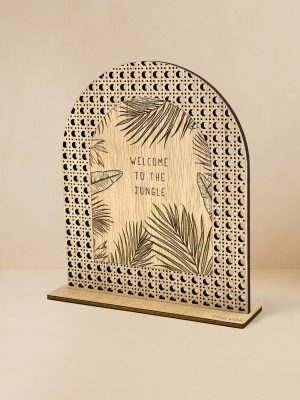 Ξύλινο επιτραπέζιο διακοσμητικό με μοτίβο rattan και καθρέπτη, χαραγμένο «Welcome to the Jungle»