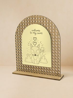 Ξύλινο επιτραπέζιο διακοσμητικό με μοτίβο rattan και καθρέπτη χρυσού,ασημένιου ή ροζ χρυσού χρώματος και αλεπουδάκι με καρδιές, πράσινους θάμνους και μήνυμα «welcome to my room».