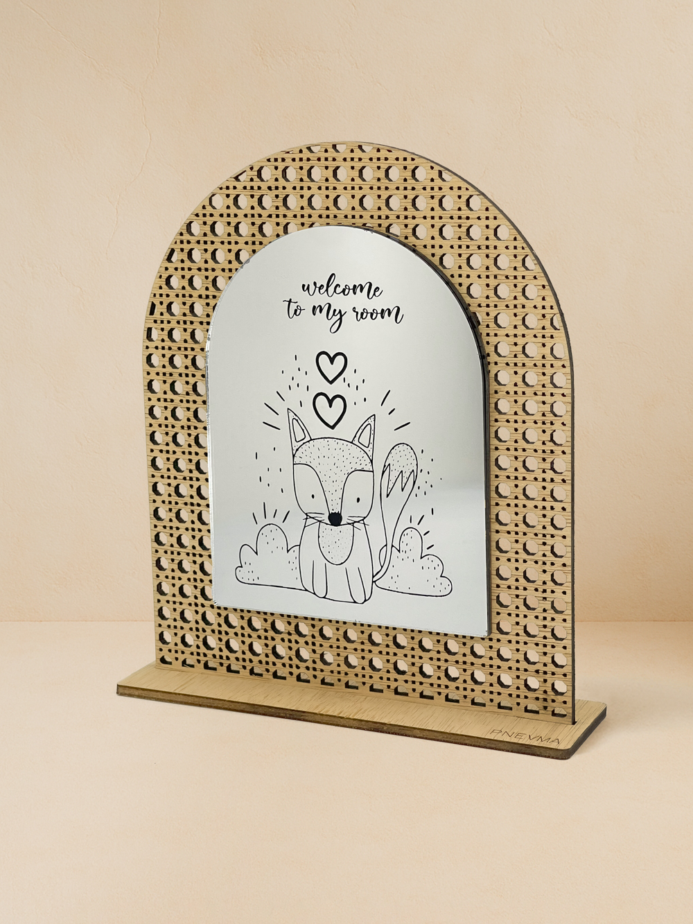 Ξύλινο επιτραπέζιο διακοσμητικό με μοτίβο rattan και καθρέπτη χρυσού,ασημένιου ή ροζ χρυσού χρώματος και αλεπουδάκι με καρδιές, πράσινους θάμνους και μήνυμα «welcome to my room».