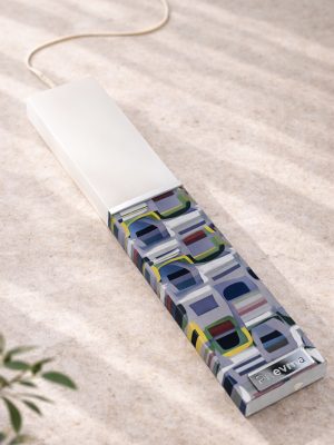 Λευκή λαμπάδα 25x4.5 με εκτύπωση Bau Grid | πολύχρωμο γεωμετρικό μοτίβο τύπου grid με αρχιτεκτονικά πλαίσια | σήμα Pnevma σε ασημί.