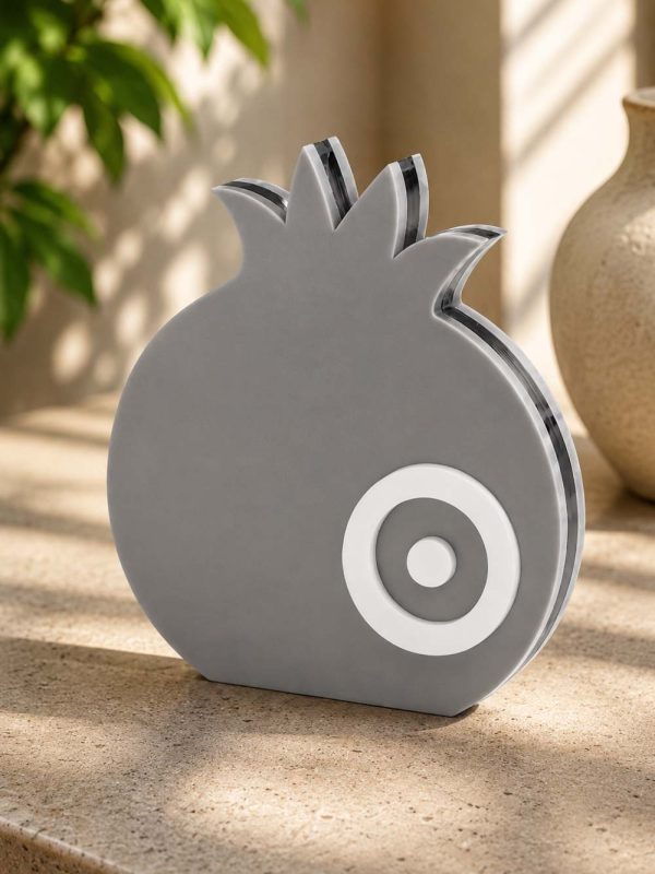 Γκρι επιτραπέζιο γούρι Grey Sphere Ρόδι αφθονίας με λευκό κυκλικό μοτίβο.