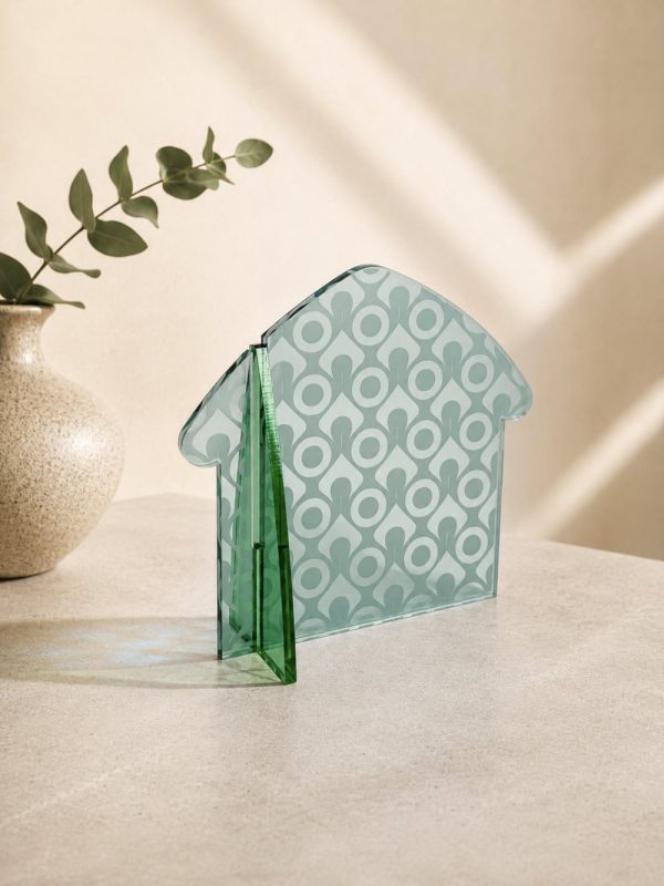 Γούρι BauLine Home Halo Jade με Jade οβάλ Halo και καθαρή γεωμετρική σιλουέτα οικίας.