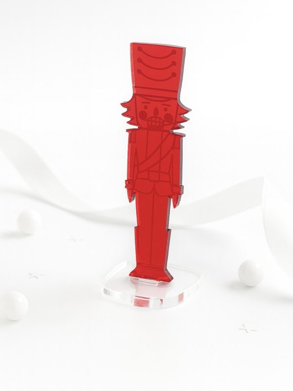 Γούρι Zen Needle Nutcracker 02 με κόκκινη διάφανη μορφή και διάφανη βάση — ζεστή διακοσμητική λήψη