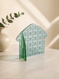Γούρι BauLine Home Halo Jade με Jade οβάλ Halo και καθαρή γεωμετρική σιλουέτα οικίας.